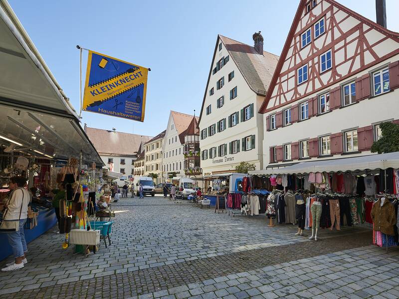 Krämermarkt auf dem Marktplatz der Stadt Riedlingen