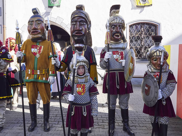 Gole Gruppenfoto vor dem Rathaus