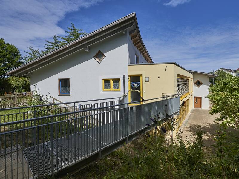 Kindergarten / Kinderkrippe Regenbogen Außenansicht des Gebäudes