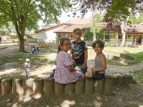 Spielbereich und Kinder des Kindergartens Storchennest