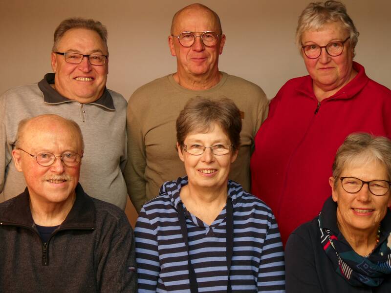 Vorstand Fotofreunde Riedlingen: von links André Olivier, Arthur Berner, Angelika Krause, Ferdinand Hofmann, Helga Kirsch, Carola Scholz